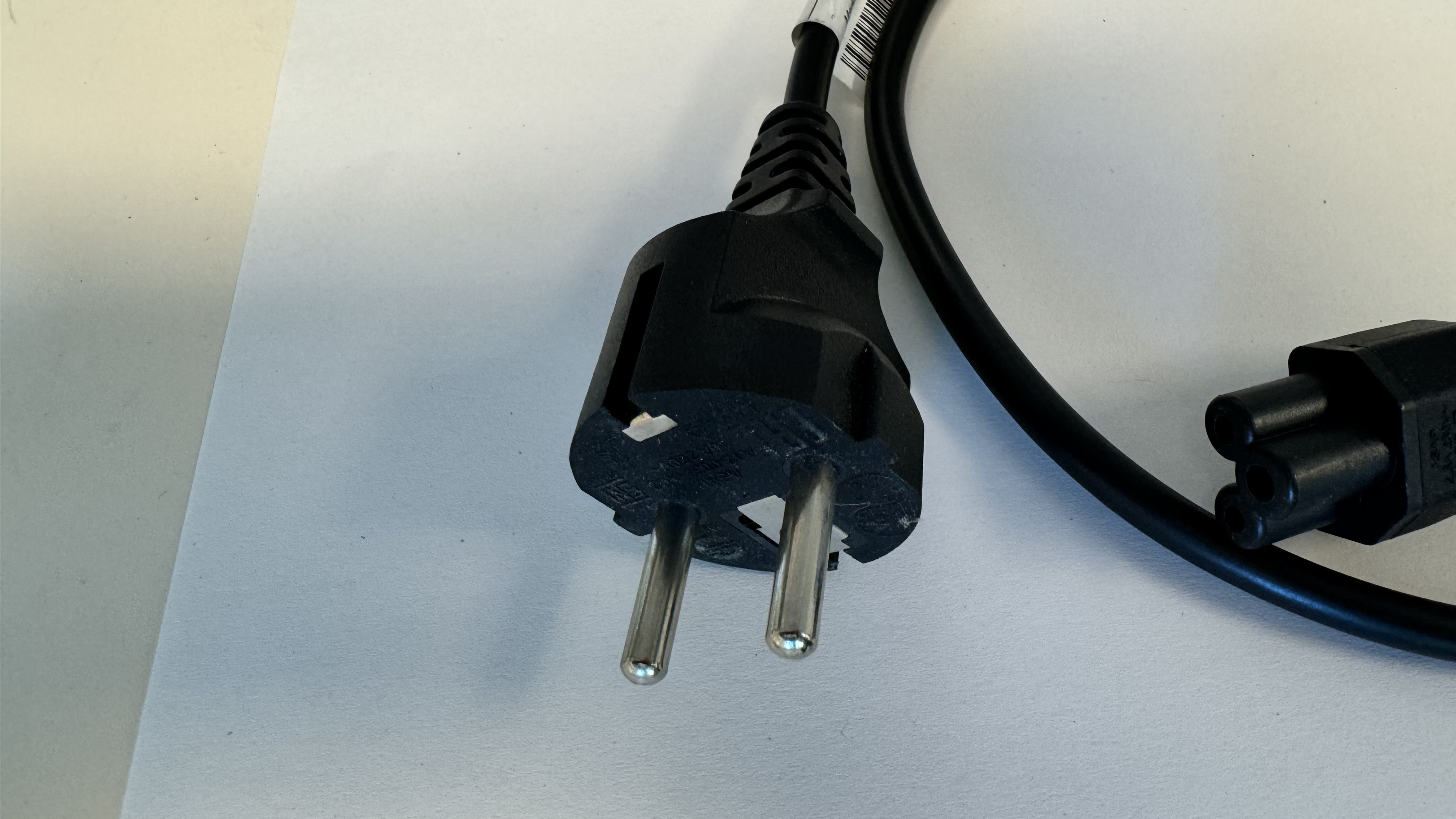 1m Netzkabel Stromkabel Schutzkontakt Stecker Typ F (CEE 7/7) auf IEC C5 Buchse Kleeblattkupplung Laptop Notebook Netzteil - Schwarz